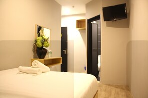 Room, 1 Queen Bed | In-room safe, soundproofing, rollaway beds, free WiFi - Vio Hotel (Kuala Lumpur)