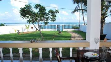 Vista frontal de la propiedad