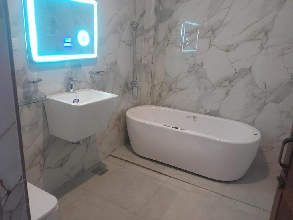 Camera Deluxe, camere multiple, vista spiaggia, di fronte alla spiaggia | Bagno | Doccia, set di cortesia gratuito, asciugacapelli, bidet