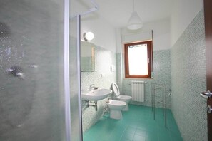 Double Room (Private Bathroom) | Bathroom