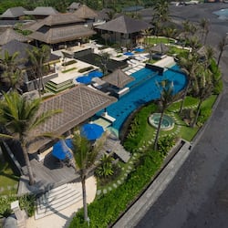 Vista frontal de la propiedad