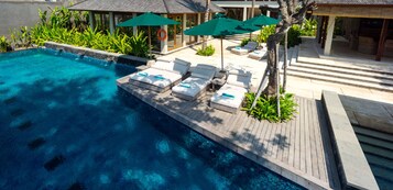 4 piscinas al aire libre