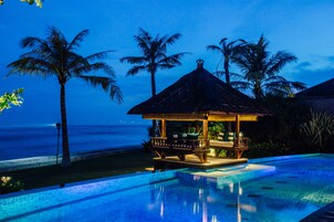 4 piscinas al aire libre