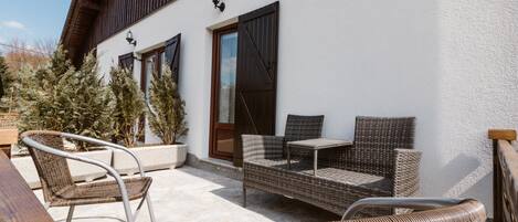 Superior tweepersoonskamer, terras, bijgebouw | Terras