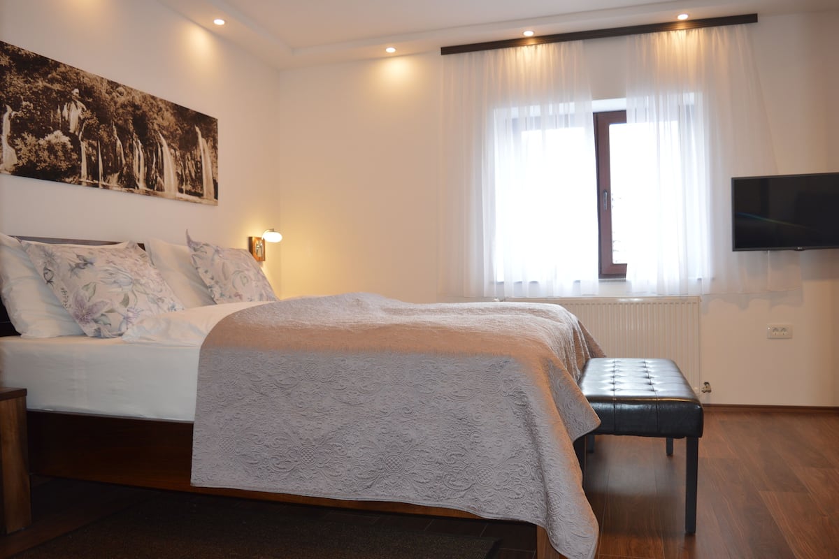 Comfort Double Room, 1 Bedroom, Annex Building | Memory foam beds, desk, laptop workspace, cribs/infant beds