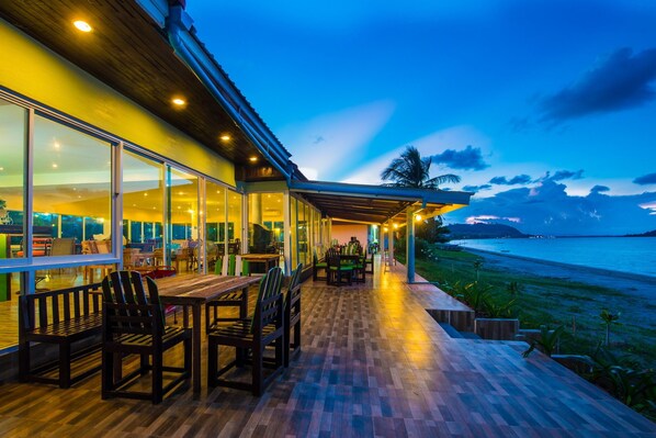 Terrace/patio - Starlight Beach Resort Chumphon (Chumphon)