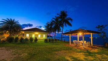 Superior Sea View | Desk, rollaway beds, free WiFi