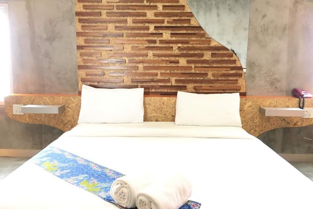 studio double room | desk, rollaway beds, free wifi