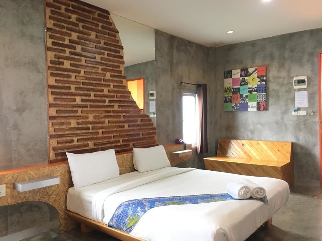 standard double room - building  | desk, rollaway beds, free wifi