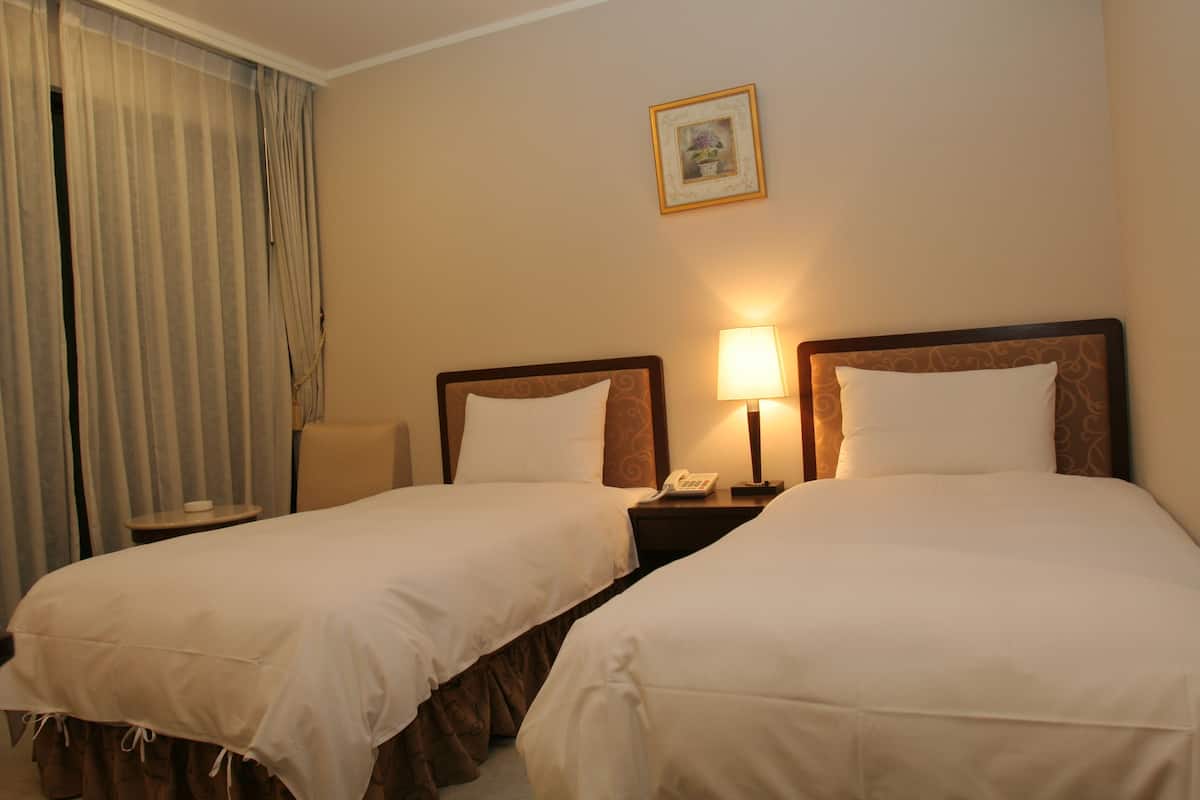 Quarto duplo luxo (Not applicable to travel subsidy) | Roupas de cama premium, escrivaninha, cortinas blackout