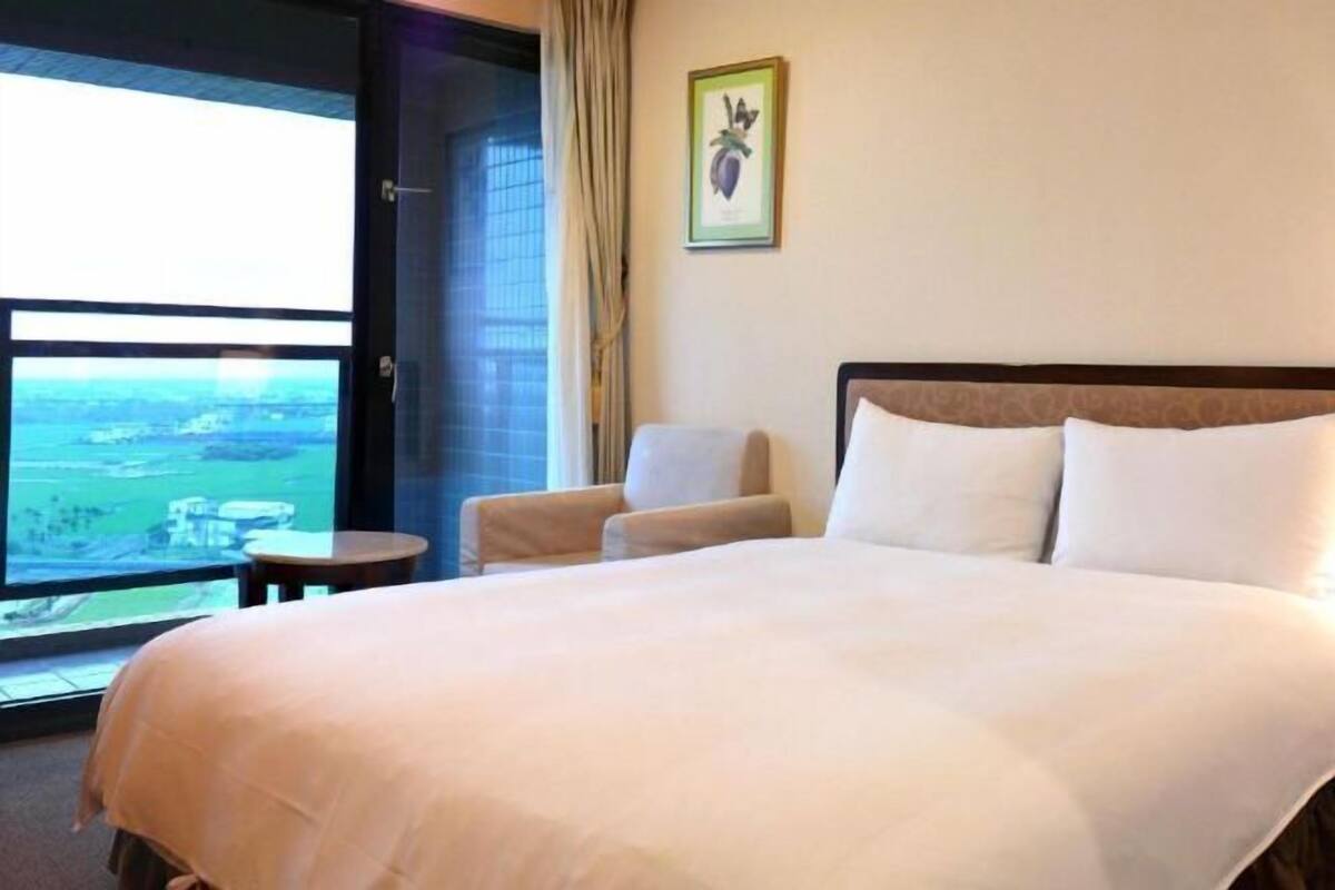 Ropa de cama de alta calidad, escritorio y cortinas blackout