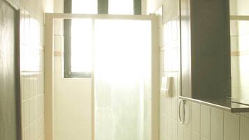 Apartment, 2 Bedrooms, 2 Bathrooms | Bathroom | Shower, hair dryer, bidet, towels
