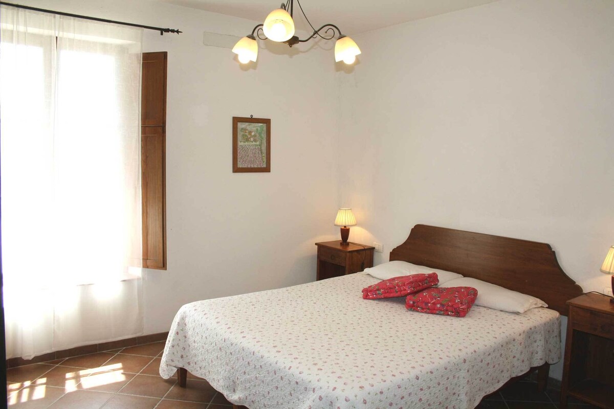 Economy Double Room | Desk, travel crib, bed sheets