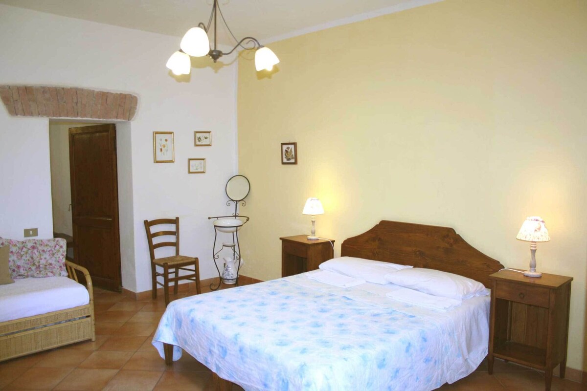 Apartment, 2 Bedrooms, 2 Bathrooms | Desk, travel crib, bed sheets