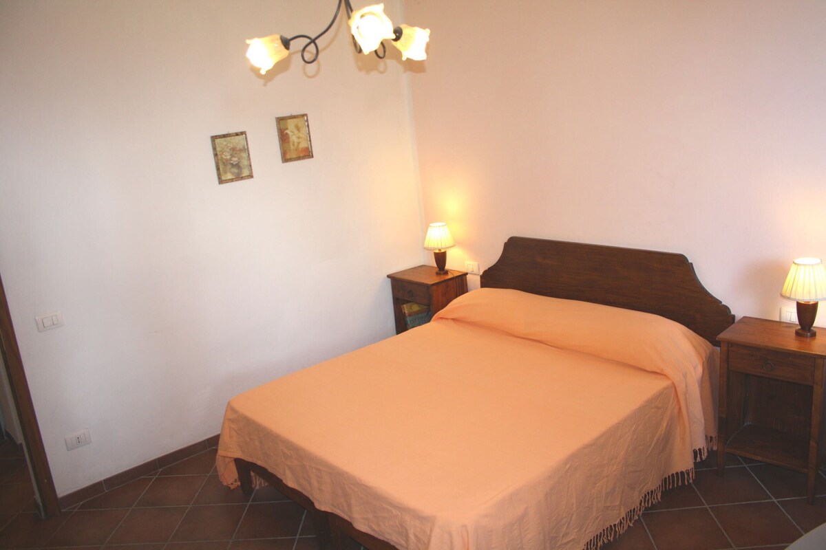 Double Room | Desk, travel crib, bed sheets