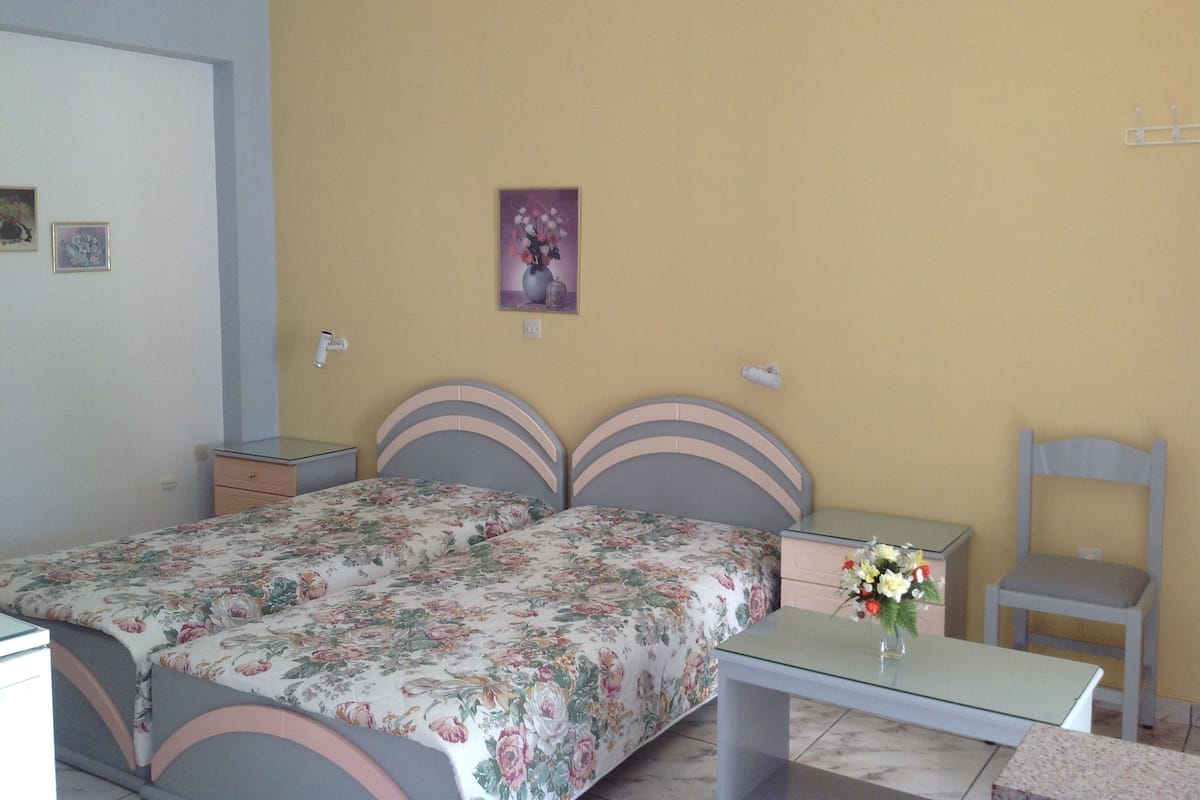 Studio, Partial Sea View | Premium bedding, iron/ironing board, free WiFi