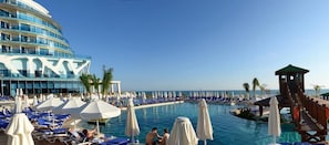 Indoor pool, 3 outdoor pools, pool umbrellas, pool loungers