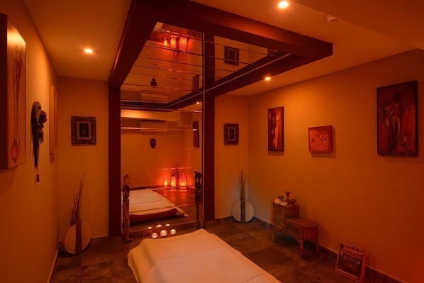 Sauna, steam room, Turkish bath/hammam, facials, manicures and pedicures