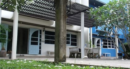Albatross Guesthouse Thungwualaen Beach