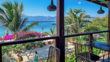 2 restaurants, breakfast, lunch, dinner served; Indian cuisine