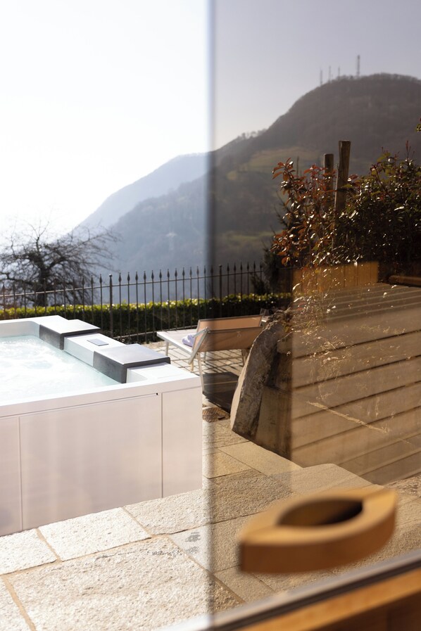 ซาวน่า, อ่างน้ำร้อน