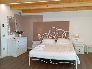 Chambre Double Romantique, salle de bains privée, vue montagne