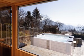 ซาวน่า, อ่างน้ำร้อน