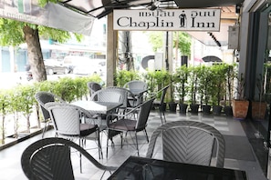 Tempat makan luar