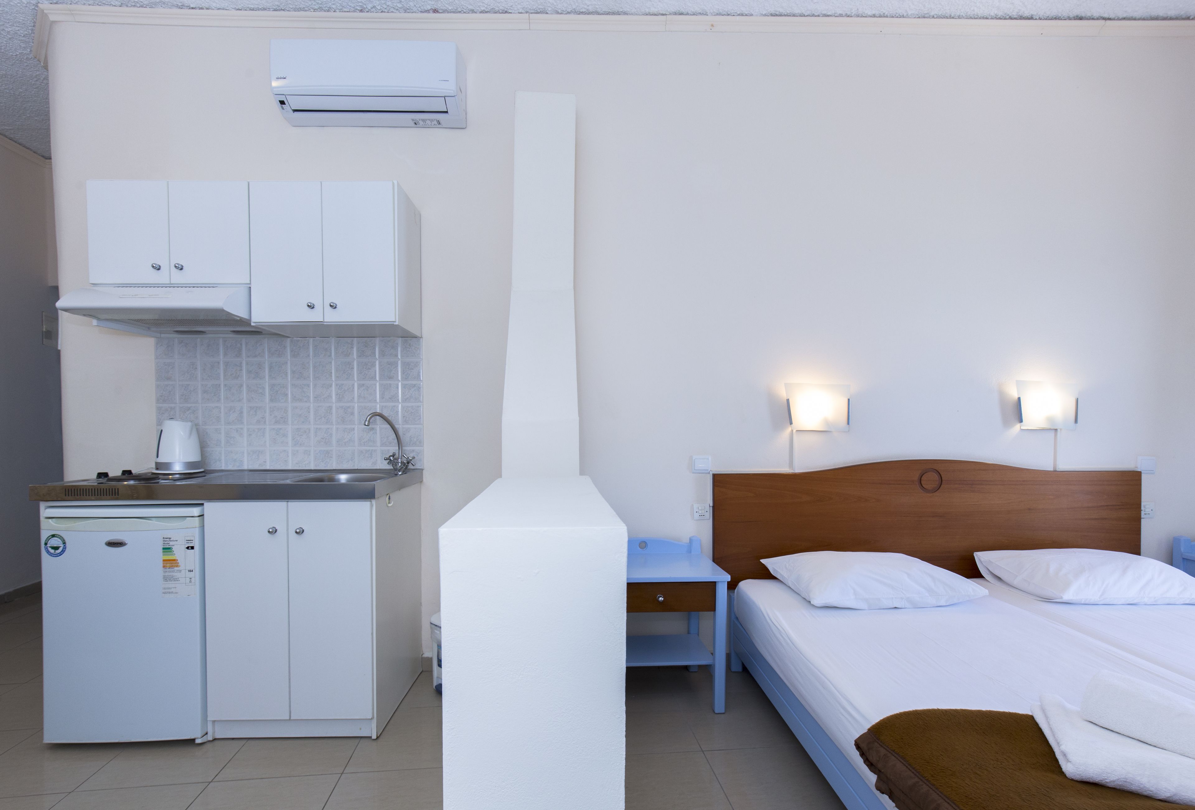 economy studio | in-room safe, iron/ironing board, free wifi, bed sheets