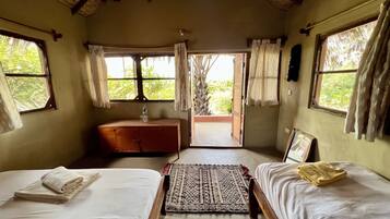 Premium Triple Room, Accessible, Ocean View | Soundproofing, bed sheets