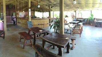 Breakfast, lunch, dinner served; international cuisine