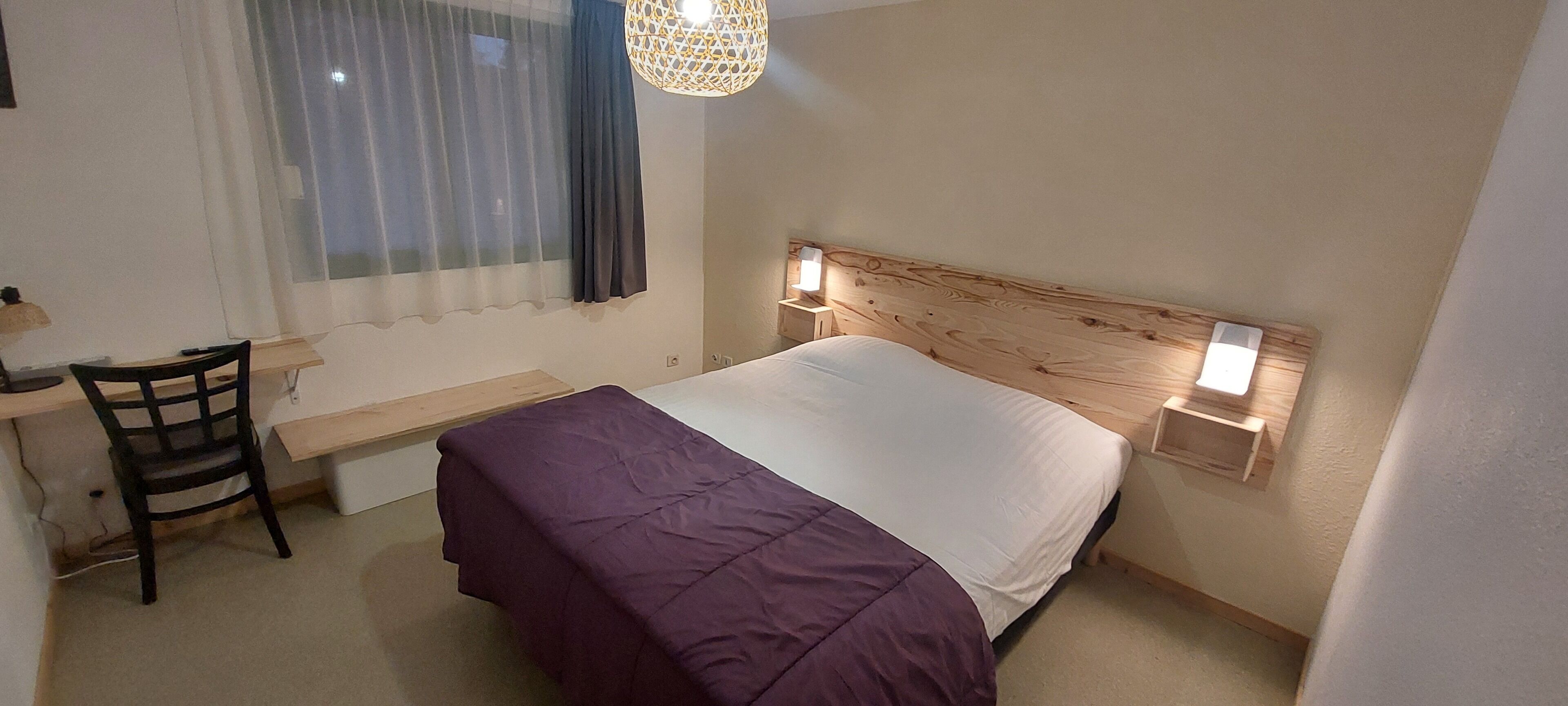 double room | desk, soundproofing, iron/ironing board, free cots/infant beds