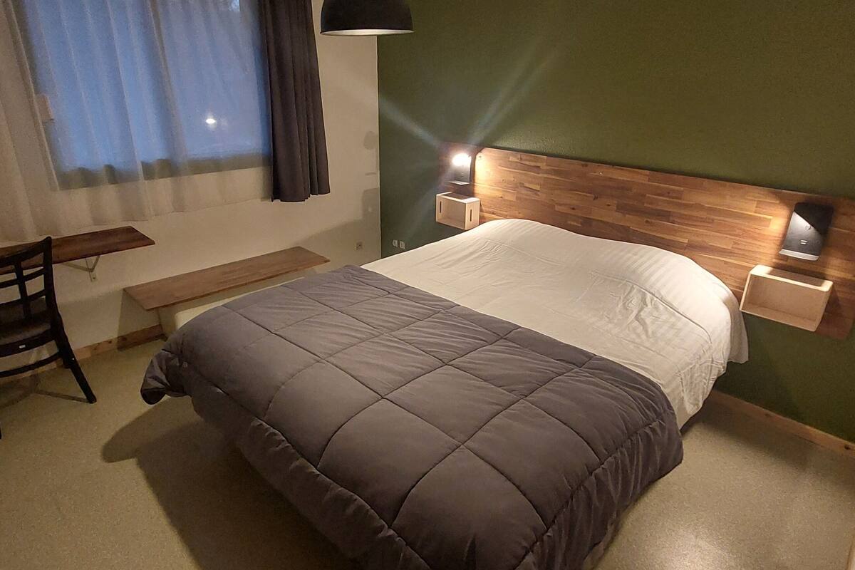 double room | desk, soundproofing, iron/ironing board, free cots/infant beds