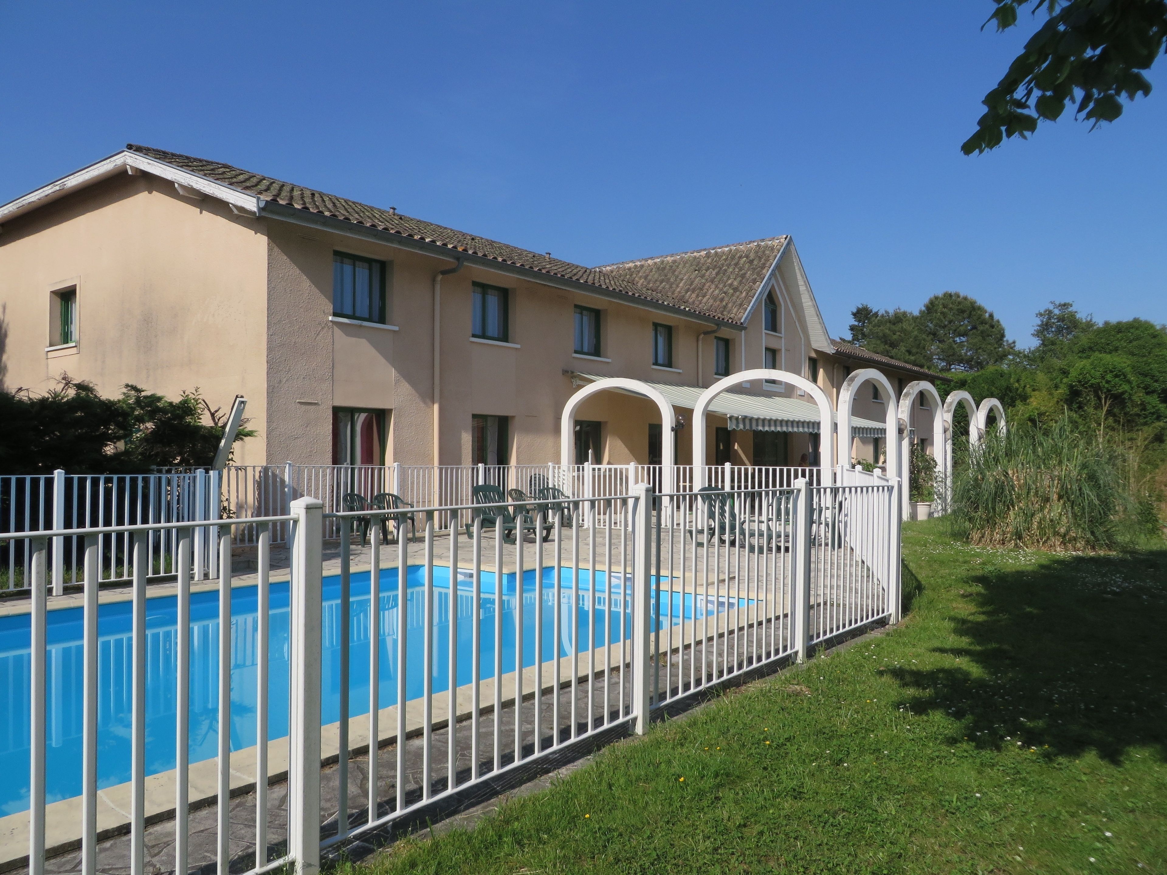 outdoor pool, pool loungers