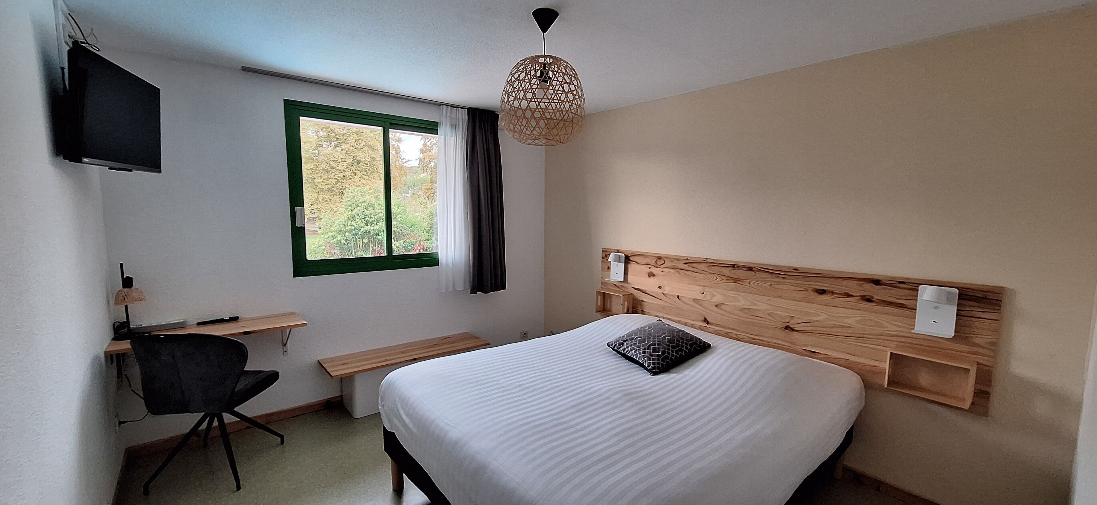 Double Room | Desk, soundproofing, iron/ironing board, free cribs/infant beds