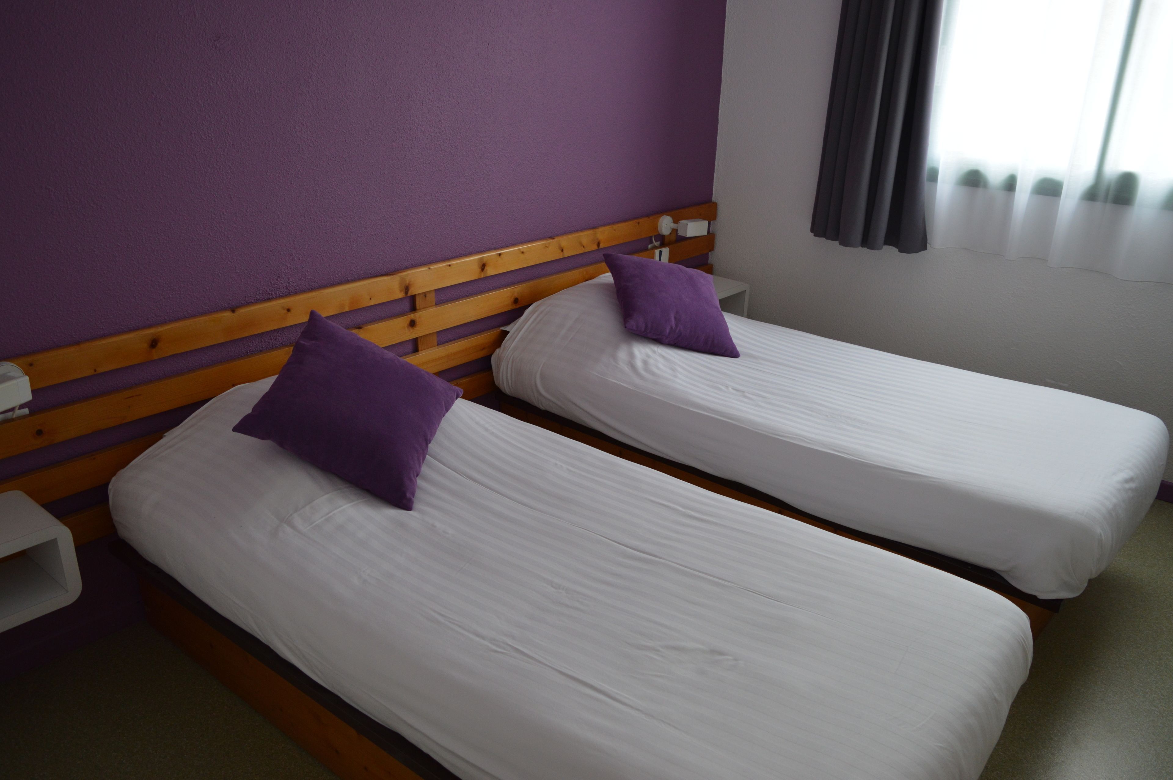 twin room | desk, soundproofing, iron/ironing board, free cots/infant beds
