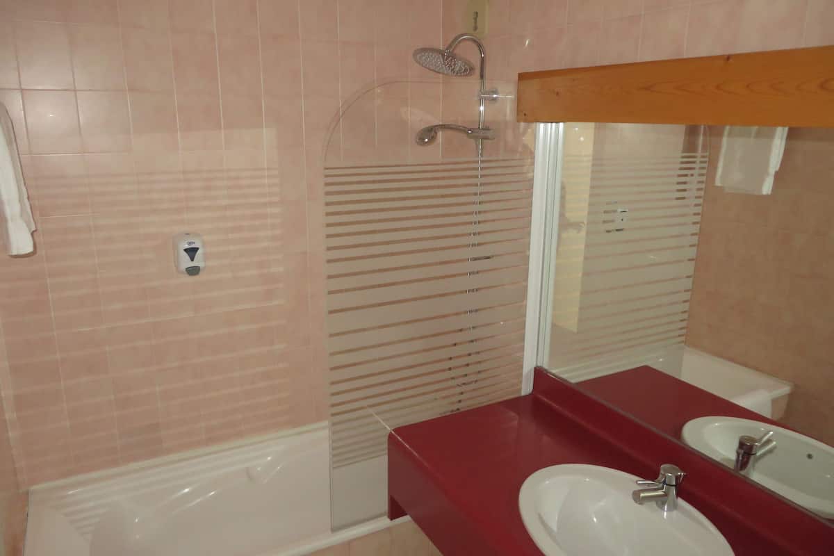 twin room | bathroom | hair dryer, towels, soap, shampoo