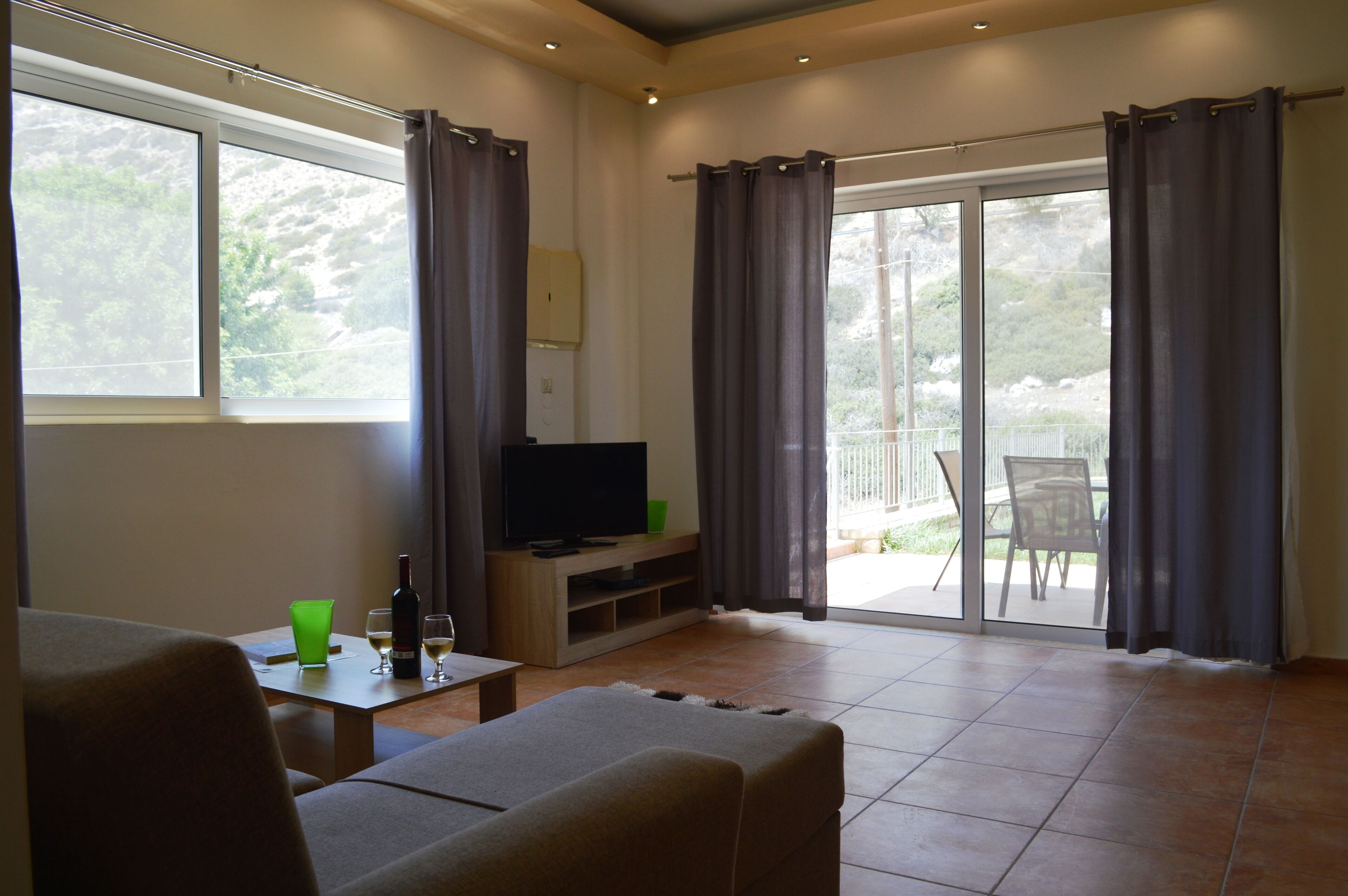 apartment, 2 bedrooms | living area | 25-inch flat-screen tv with satellite channels, tv