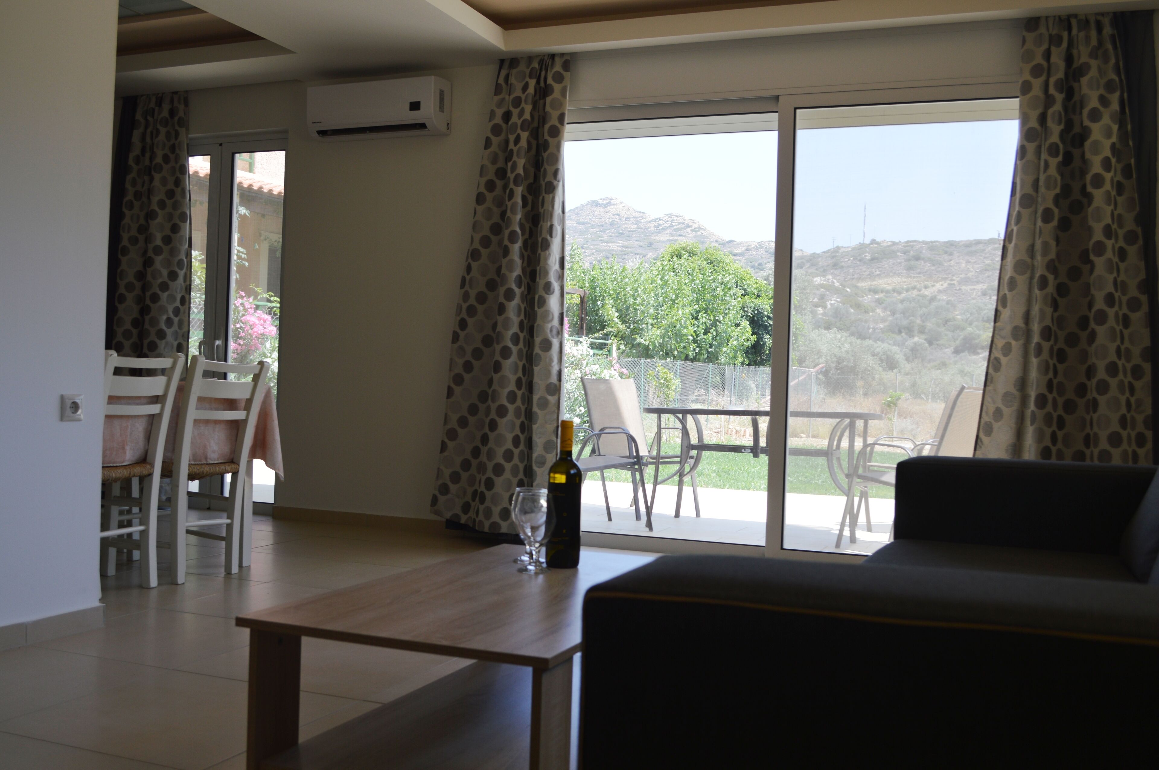 apartment, 2 bedrooms | living area | 25-inch flat-screen tv with satellite channels, tv