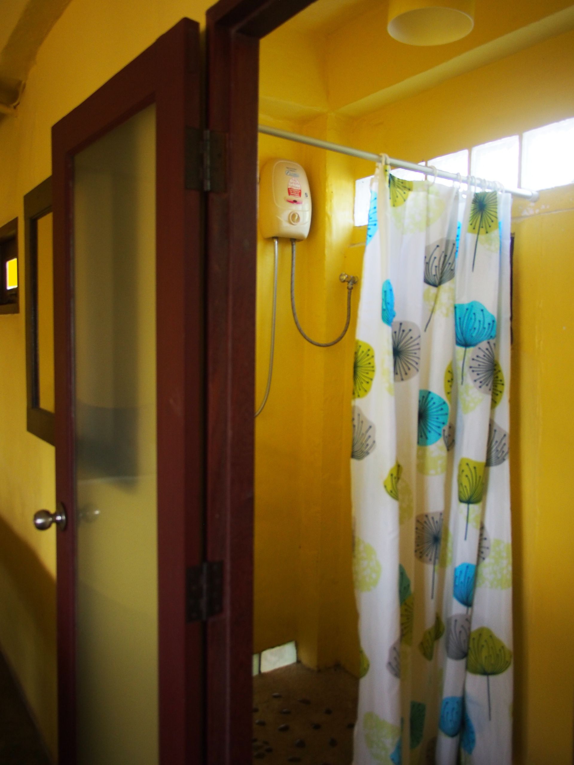 Shower kamar mandi