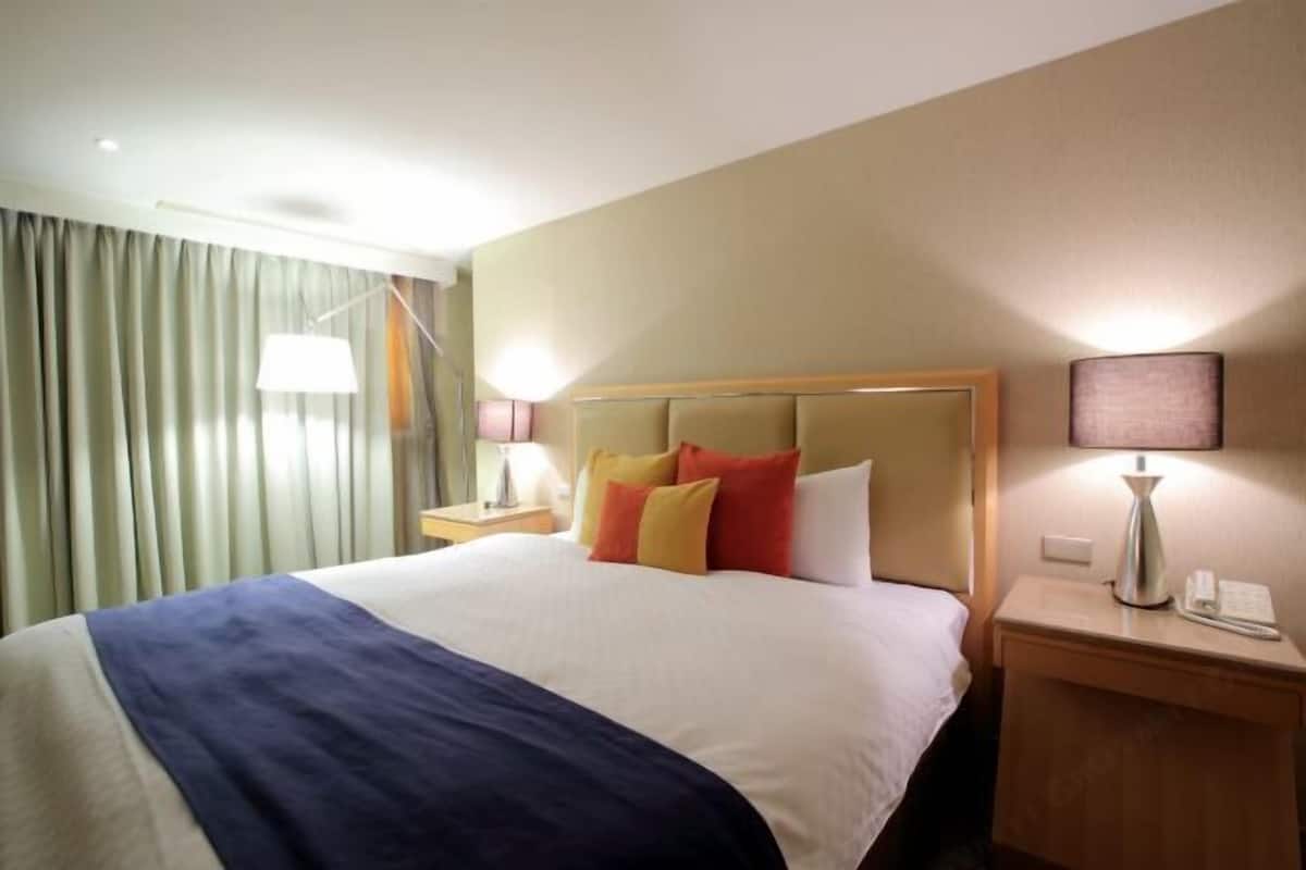 Minibar, desk, rollaway beds, free WiFi