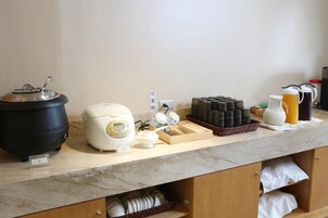 Cafetera/tetera, refrigerador, tetera/pava eléctrica