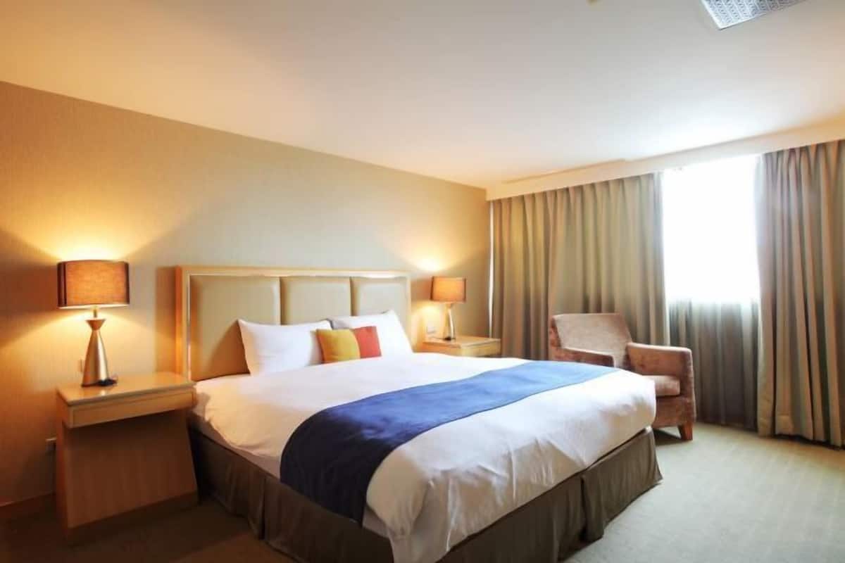 Minibar, desk, rollaway beds, free WiFi