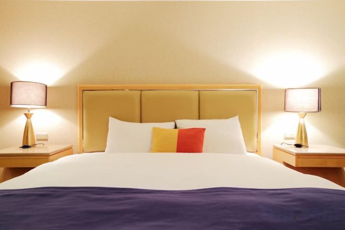 Minibar, desk, rollaway beds (surcharge), WiFi (free)