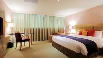 Premium Double Room, 1 Queen Bed | Minibar, desk, rollaway beds, free WiFi