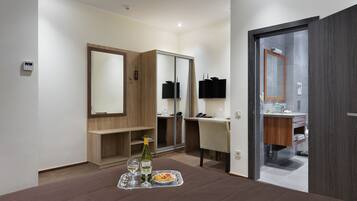 Phòng Tiêu chuẩn | Bộ đồ giường cao cấp, két bảo mật tại phòng, bàn