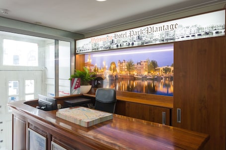 Recepción. Hotel Park Plantage