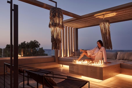 Suite, vue mer | Terrasse/Patio. NEMA Design Hotel & Spa - Small Luxury Hotels of the World