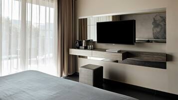 Premium bedding, pillowtop beds, minibar, in-room safe