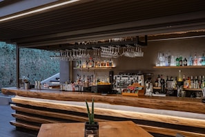 2 bars/lounges, poolside bar